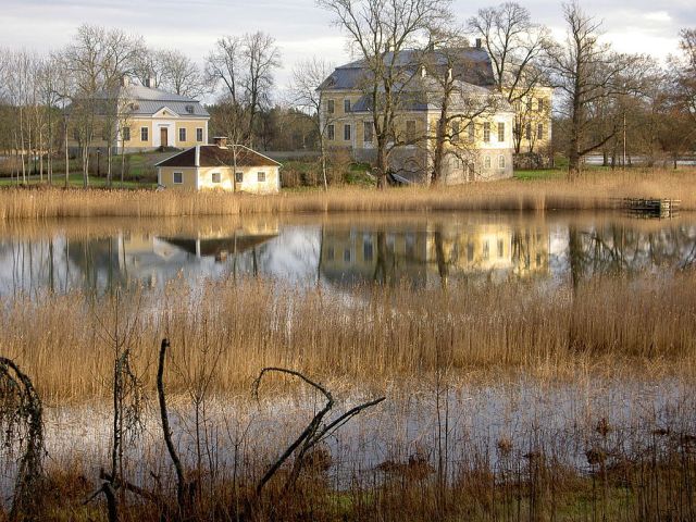 1024px-Fågelvik_slottet1_070111