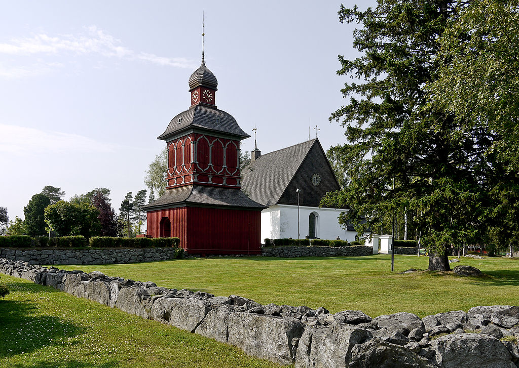 1024px-Nordmalings_kyrka01