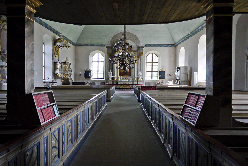 1024px-Hammerdal_kyrka_entrance_view