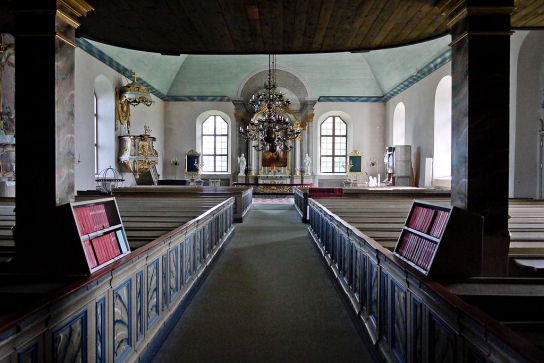 1024px-Hammerdal_kyrka_entrance_view
